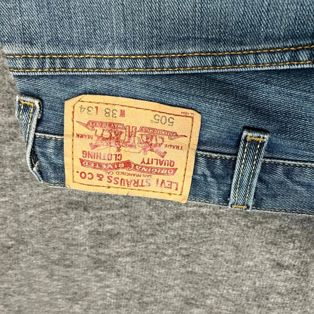 Levis 505 Regular Fit Jeans Mens 38x34 Medium Wash Blue Denim Straight Leg